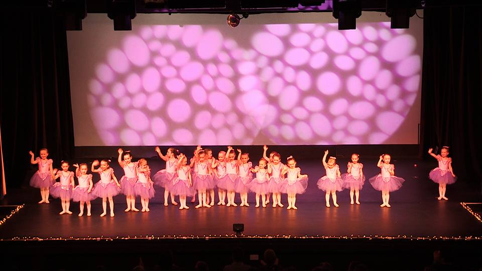 Kids dancing